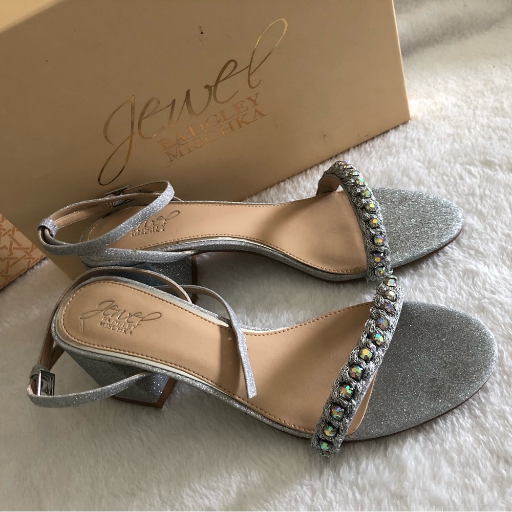 Jewel by Badgley Mischka Odonna sandals. Size 8 never worn. Brand new in box. - Picture 2 of 15